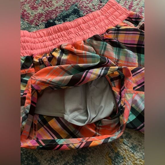 Lululemon Tracker Shorts Rad Plaid 6 - Picture 4 of 6